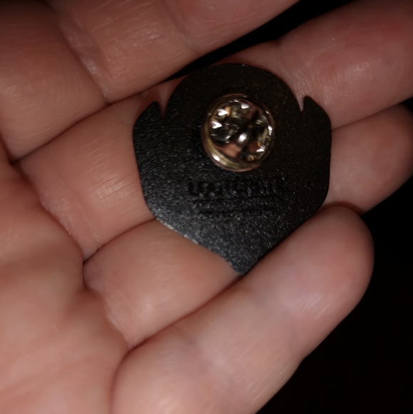 Lootcrate Dracula pin - Picture 2 of 2